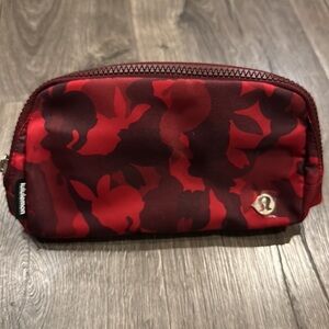 LULULEMON EVERYWHERE BELT BAG LUNAR NEW YEAR RED CAMO RABBIT LIMITED EDITION NWT